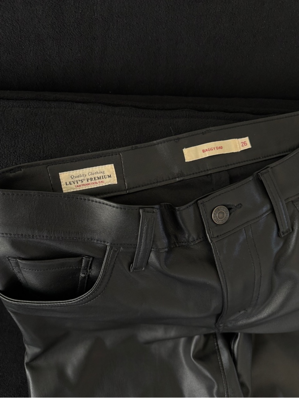 Levi’s FAUX LEATHER BAGGY DAD WOMEN'S PANTS - Picture 3 of 9
